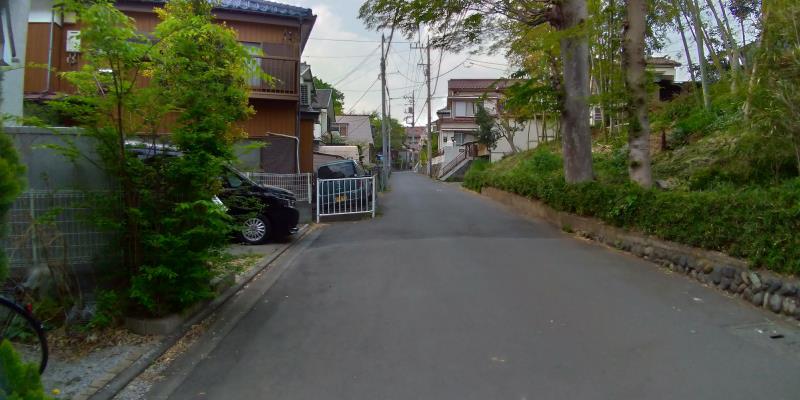 住宅街を歩く