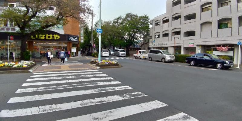 矢川駅前の様子