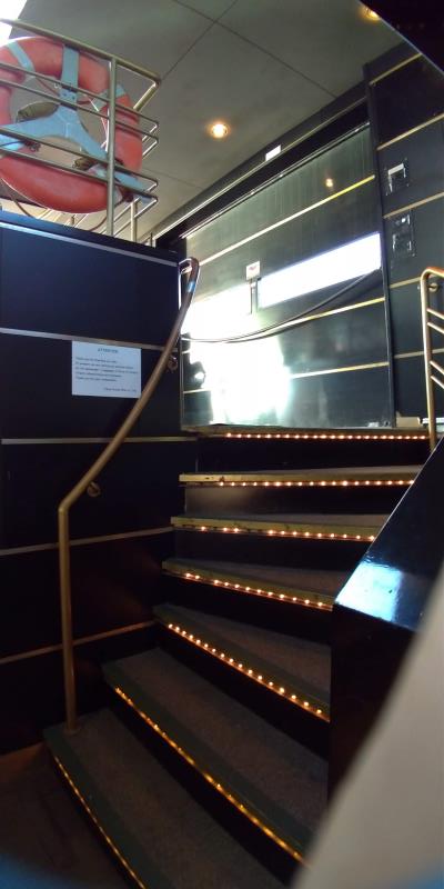 電飾のついた階段