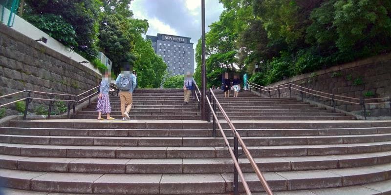 階段の先にある上野公園