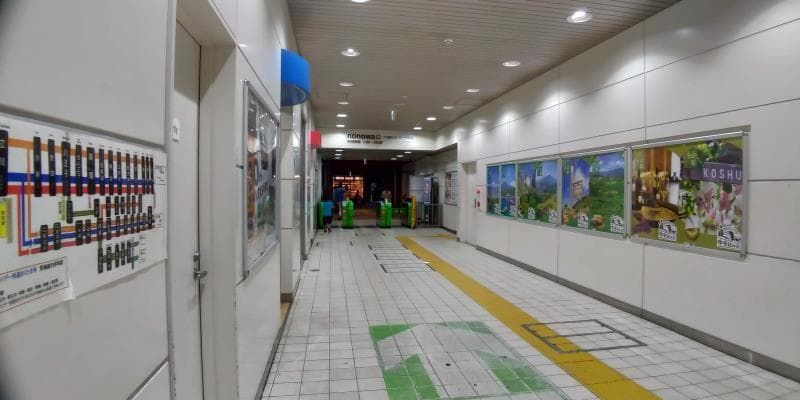 武蔵境駅のnonowa口改札の狭い通路