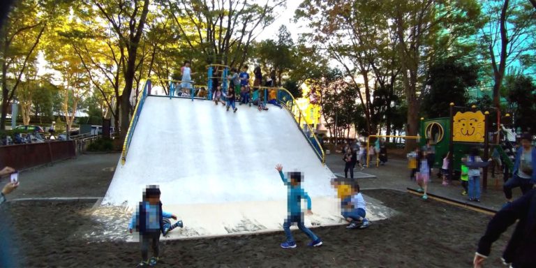 新宿中央公園ちびっこ広場の滑り台