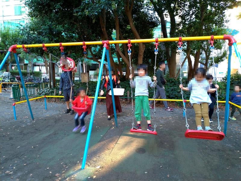 新宿中央公園 遊具多めのちびっこ広場で子供と遊んできた 東京 新宿区 東京チカーバ 東京と近場の観光 散歩スポットを巡るブログ